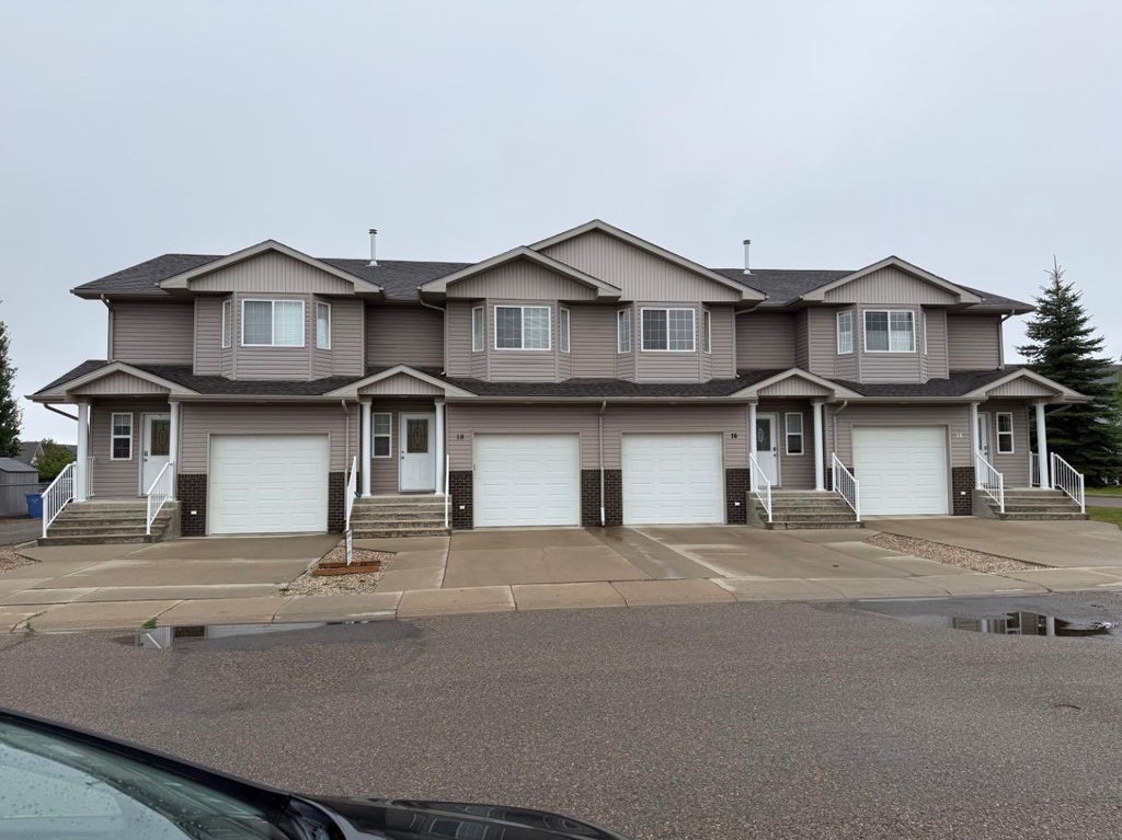 Photo of 18 Sierra Avenue SW, Medicine Hat, AB T1B 0A5 (MLS # A2350721)