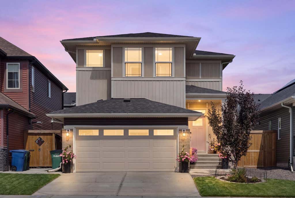 Photo of 870 Bayview Cove SW, Airdrie, AB T4B 5G4 (MLS # A2338800)