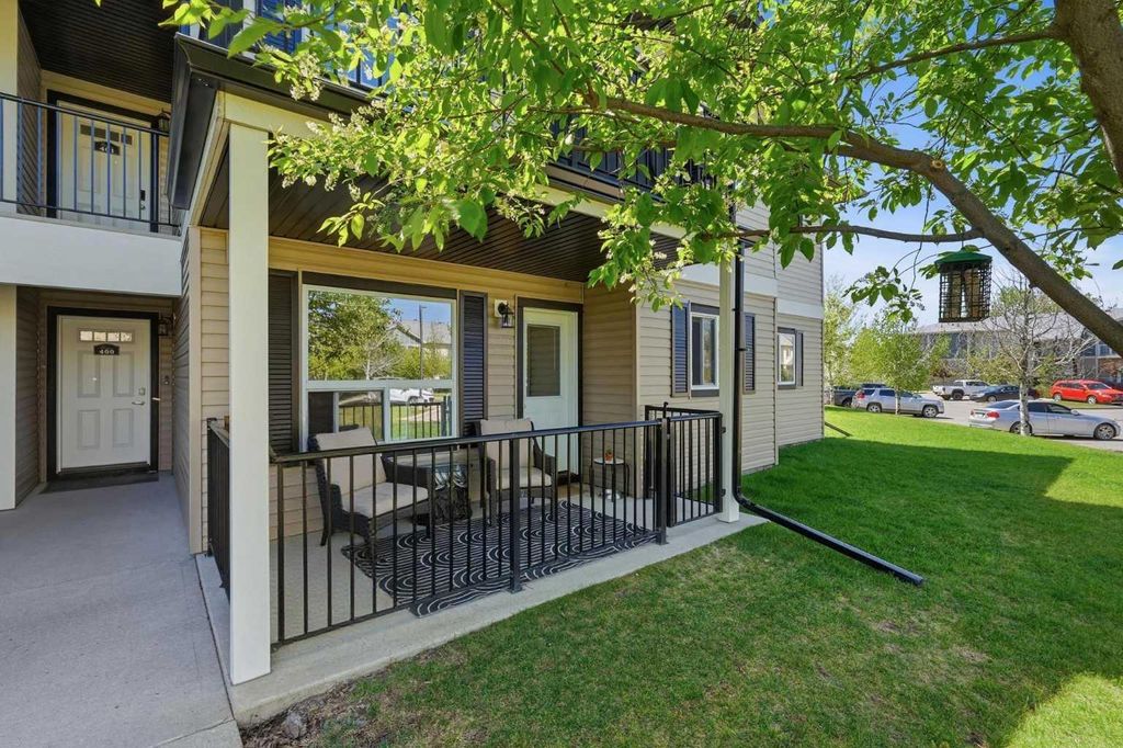 Photo of 8 Bayside Place #400, Strathmore, AB T1P 0E1 (MLS # A2314352)