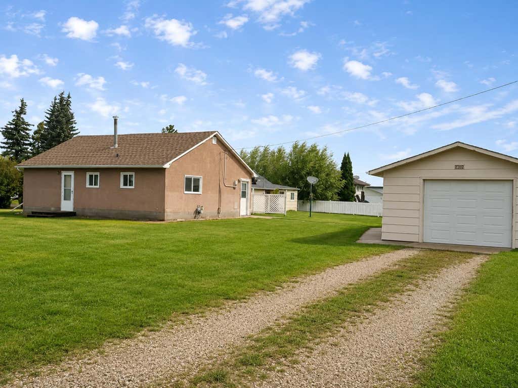 Photo of 5007 51 Street, Hardisty, AB T0B 1V0 (MLS # A2339730)