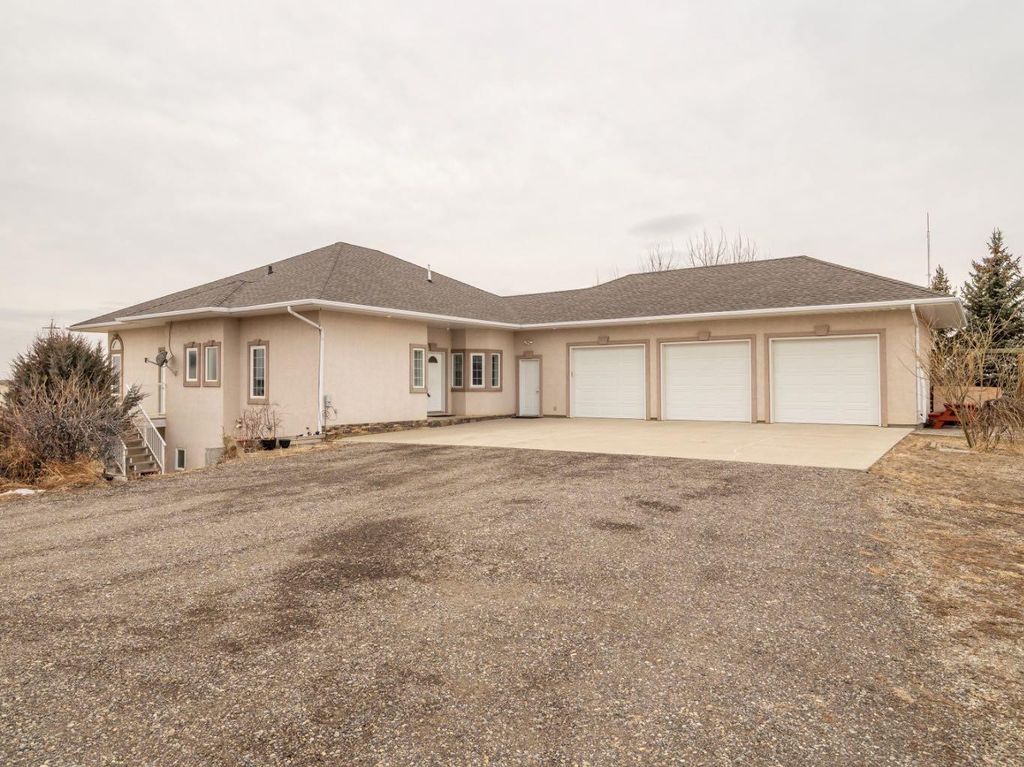 Photo of 224085 92 Township, Rural Lethbridge County, AB T0L 0V2 (MLS # A2291206)