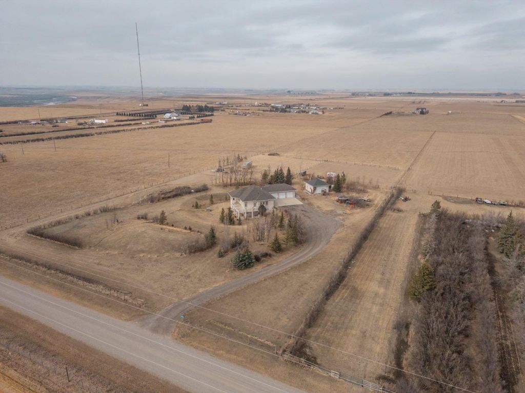 Photo of 224085 92 Township, Rural Lethbridge County, AB T0L 0V2 (MLS # A2291206)