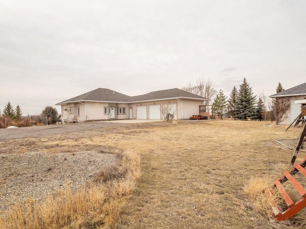 Photo of 224085 92 Township, Rural Lethbridge County, AB T0L 0V2 (MLS # A2291206)