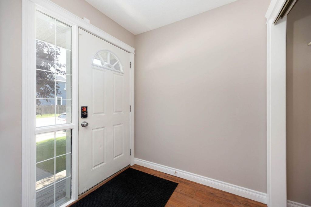 Photo of 632 Athabasca Avenue, Fort McMurray, AB T9J 1H8 (MLS # A2330203)