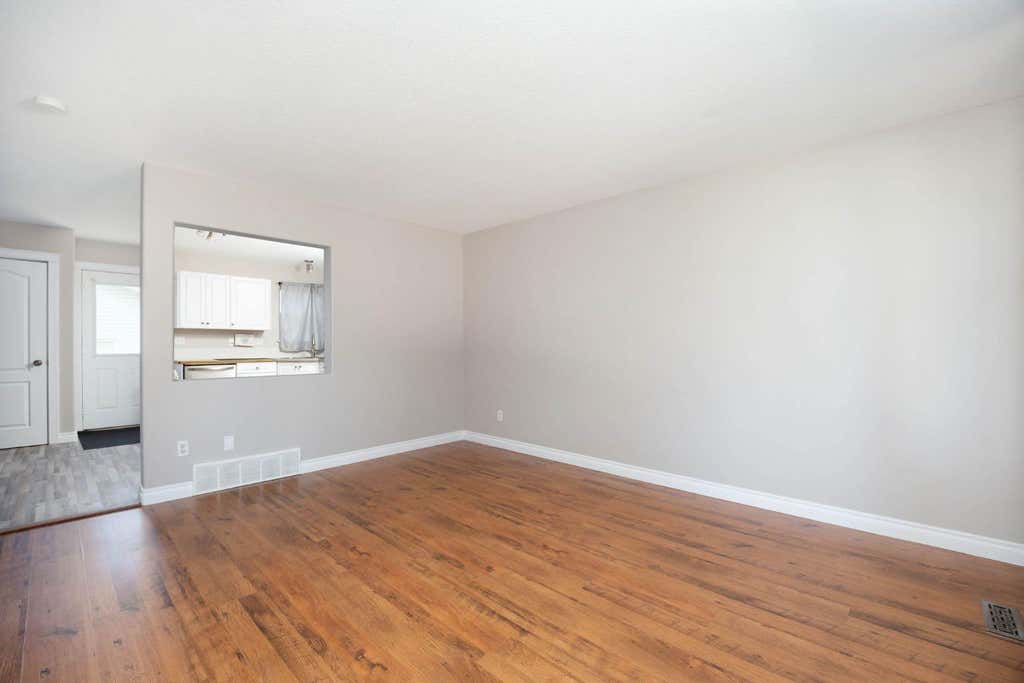 Photo of 632 Athabasca Avenue, Fort McMurray, AB T9J 1H8 (MLS # A2330203)