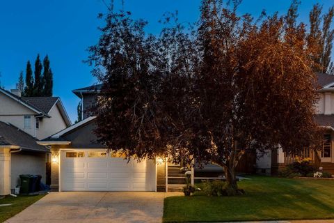 Photo of 274 Mt Assiniboine Place SE, Calgary, AB T2Z 2N5 (MLS # A2252261) Photo of 274 Mt Assiniboine Place SE, Calgary, AB T2Z 2N5 (MLS # A2252261)