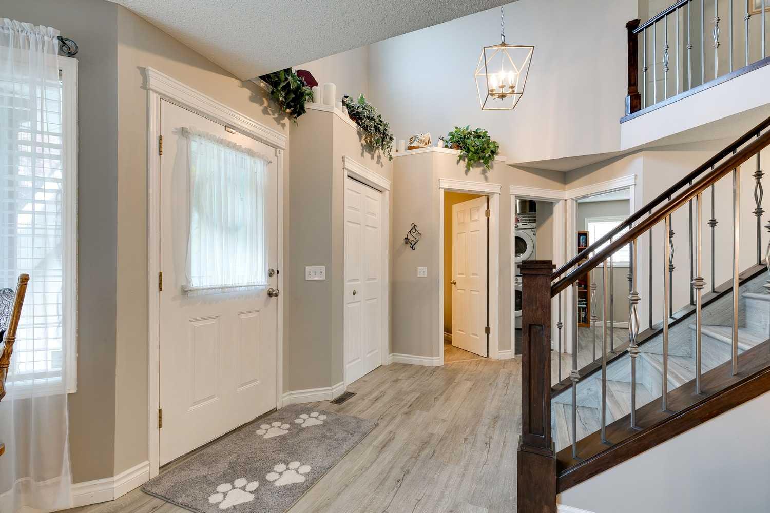 274 Mt Assiniboine Place SE