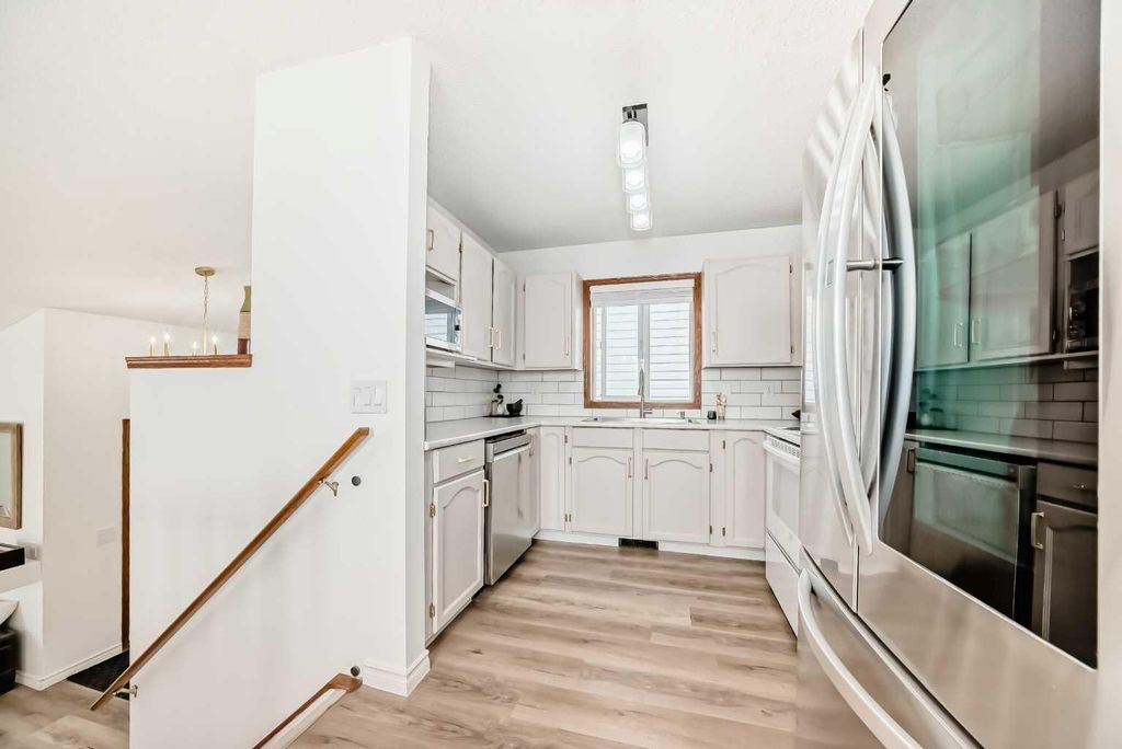 Photo of 110 Erin Meadow Close SE, Calgary, AB T2B 3E5 (MLS # A2300736)