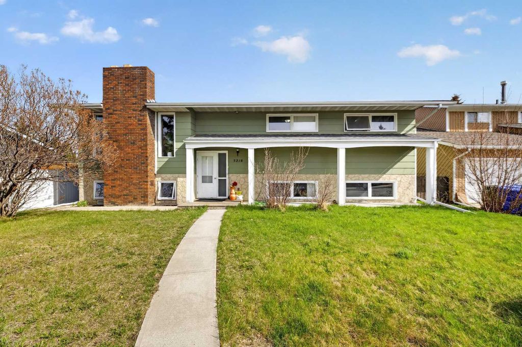 Photo of 5218 Silverpark Close, Olds, AB T4H 1B3 (MLS # A2309164)
