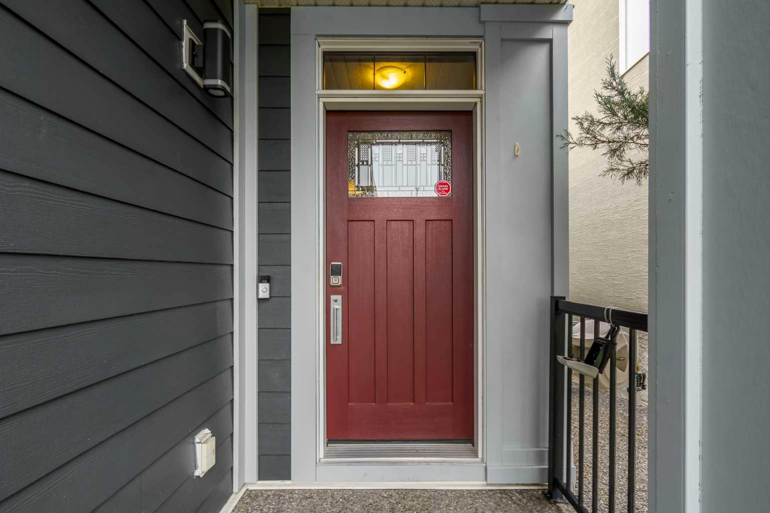 26 Mahogany Green SE