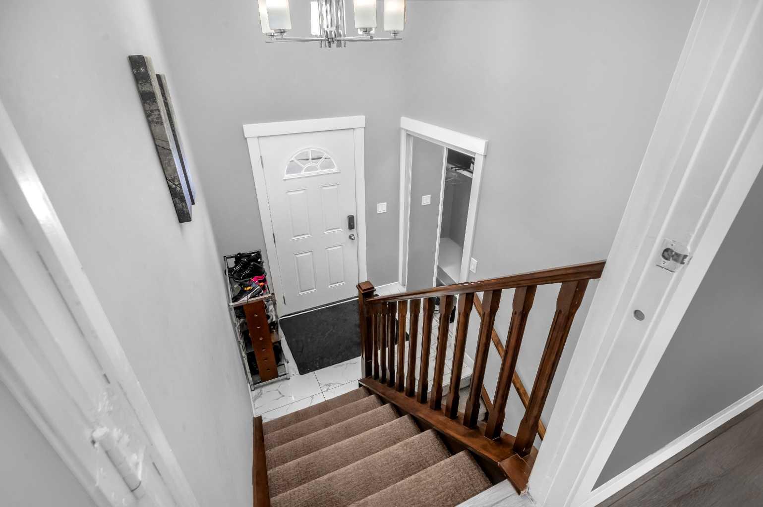 628 Maidstone Drive NE