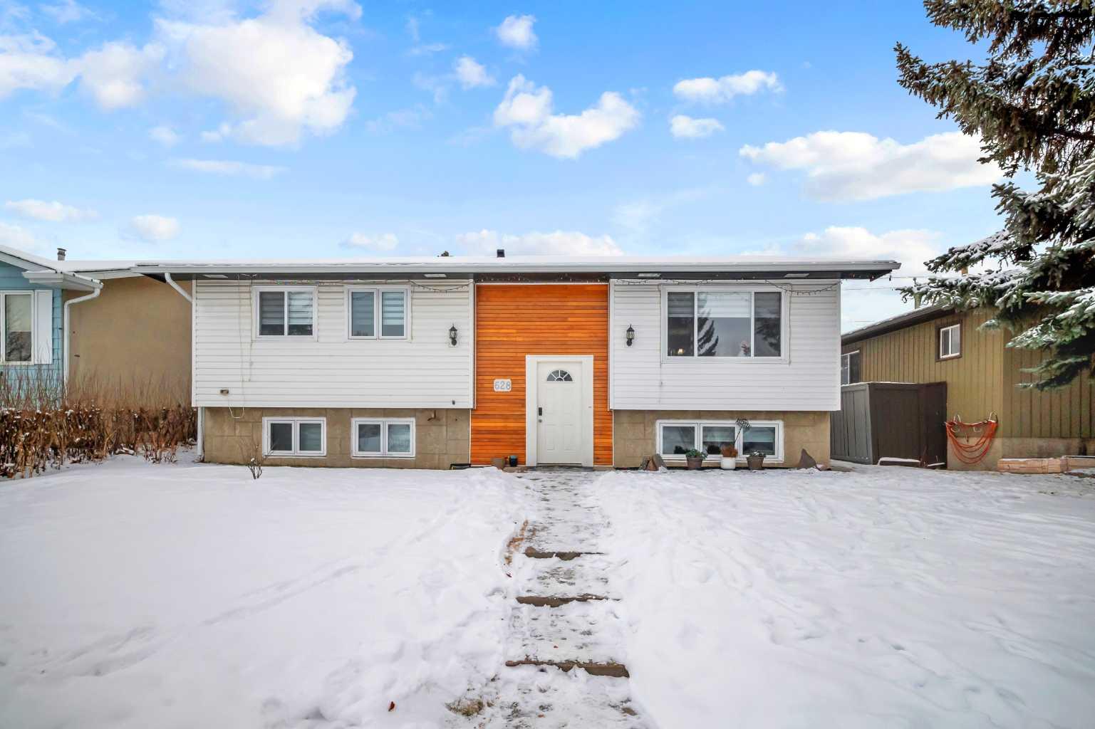 628 Maidstone Drive NE