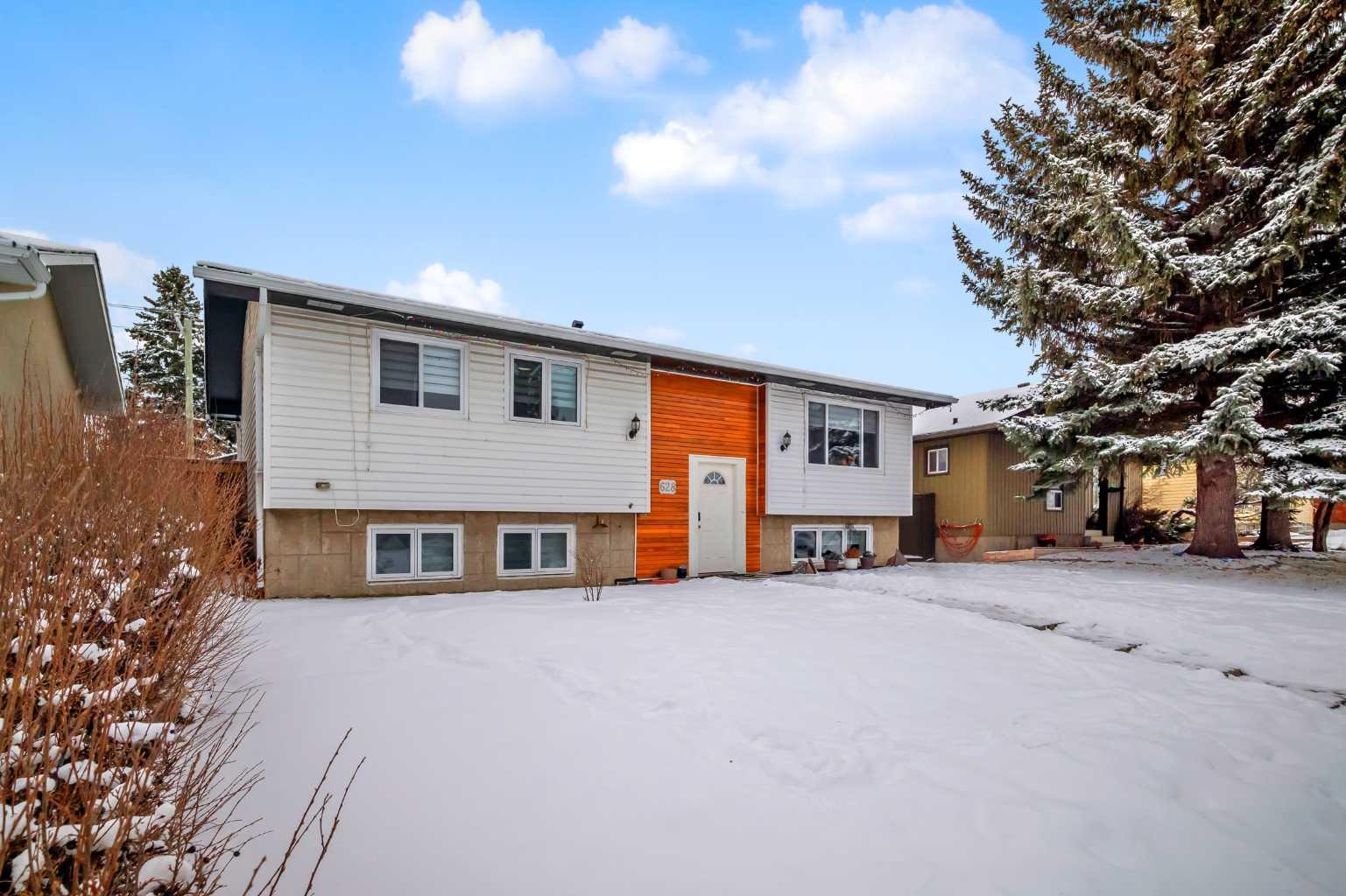 628 Maidstone Drive NE
