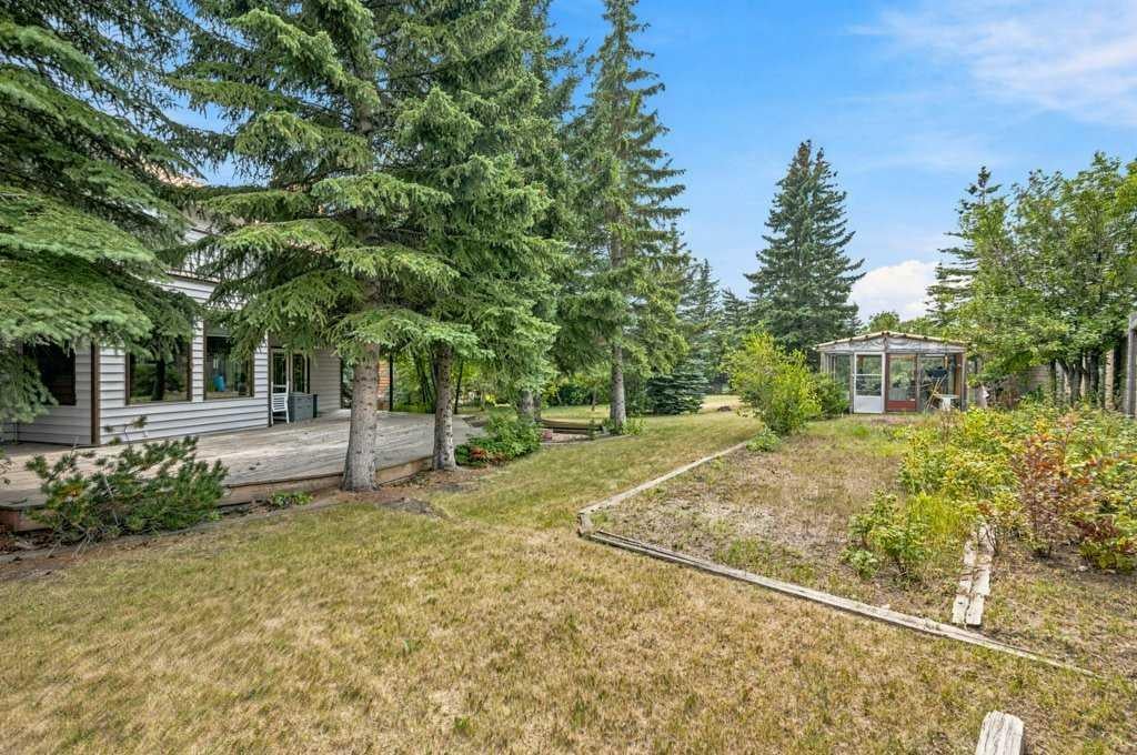 119 Strathbury Bay SW