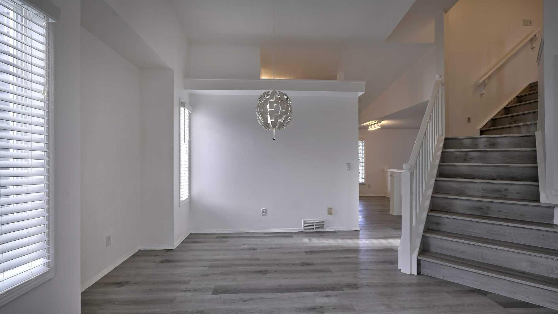 160 Riverstone Crescent SE