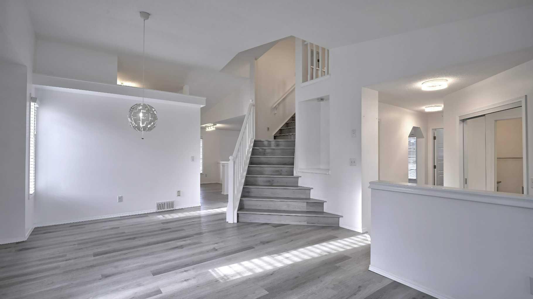 160 Riverstone Crescent SE