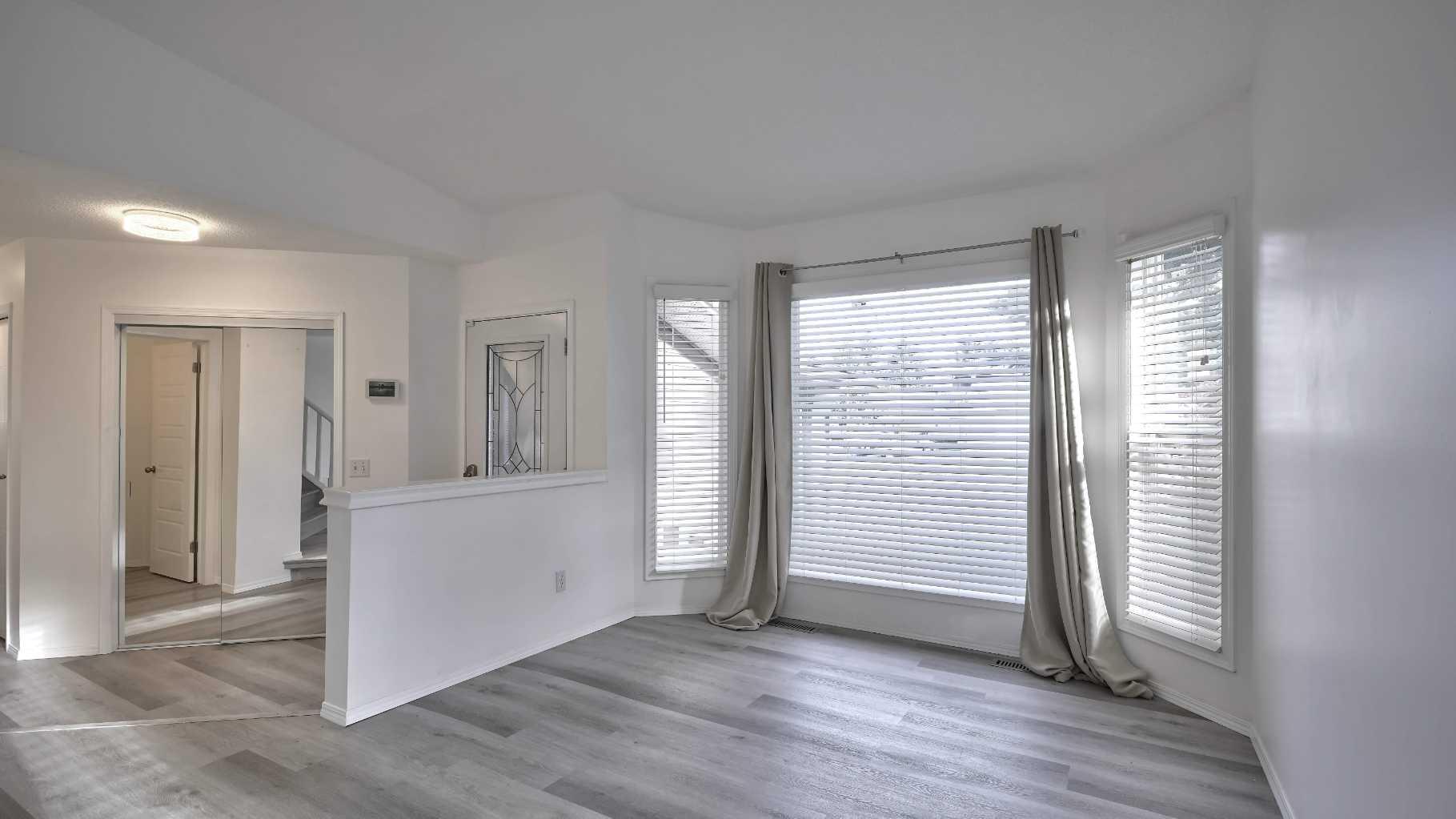 160 Riverstone Crescent SE