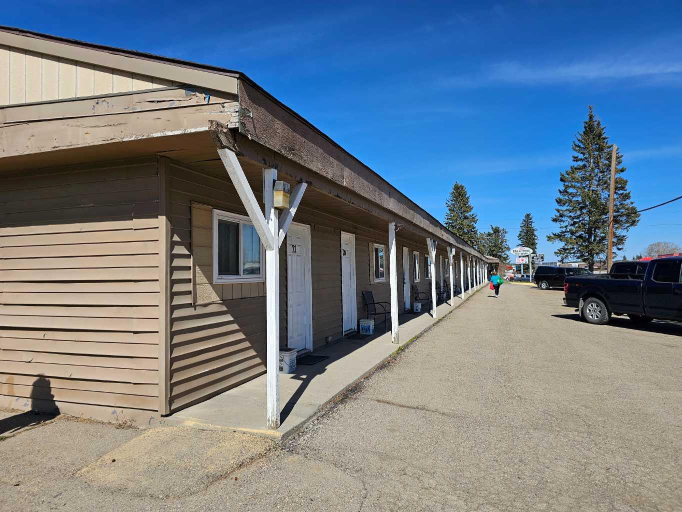 506 Main Avenue W