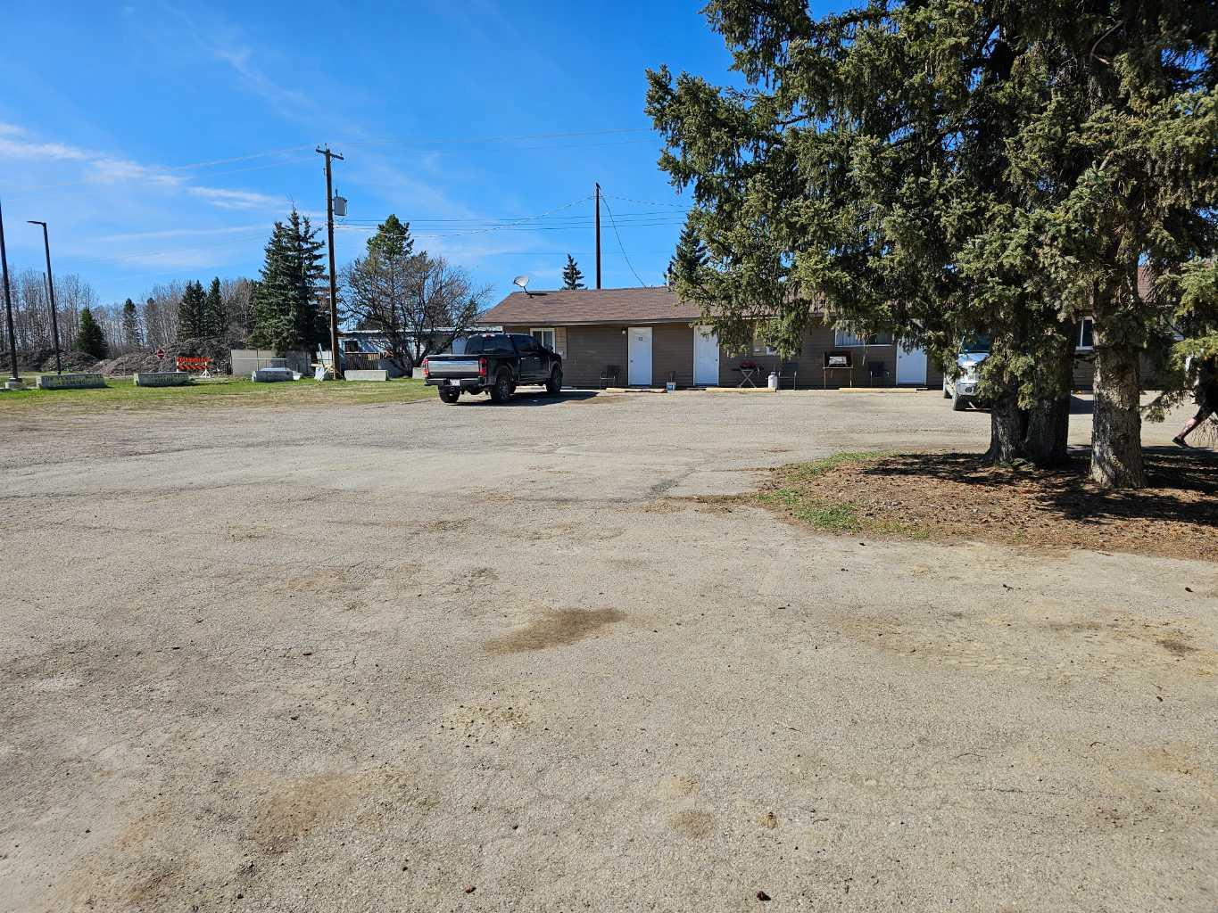 506 Main Avenue W