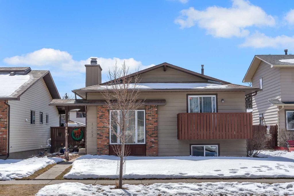 Photo of 1003 Berkley Drive NW, Calgary, AB T3K 1E3 (MLS # A2301092)