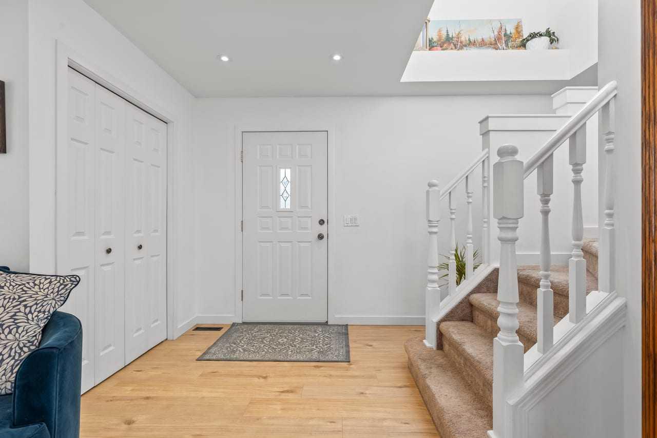 72 Crystalridge Crescent