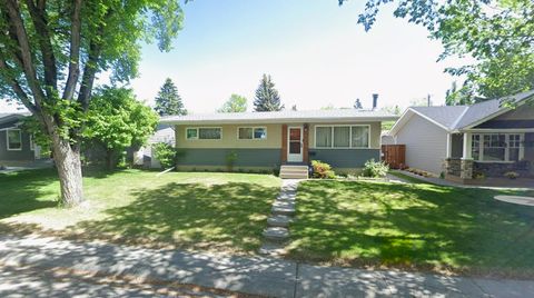 30 Butler Crescent NW Calgary AB T2L 1K3