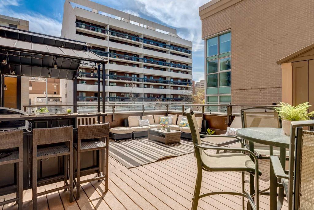 Photo of 718 12 Avenue SW #206, Calgary, AB T2R 0H7 (MLS # A2278007)