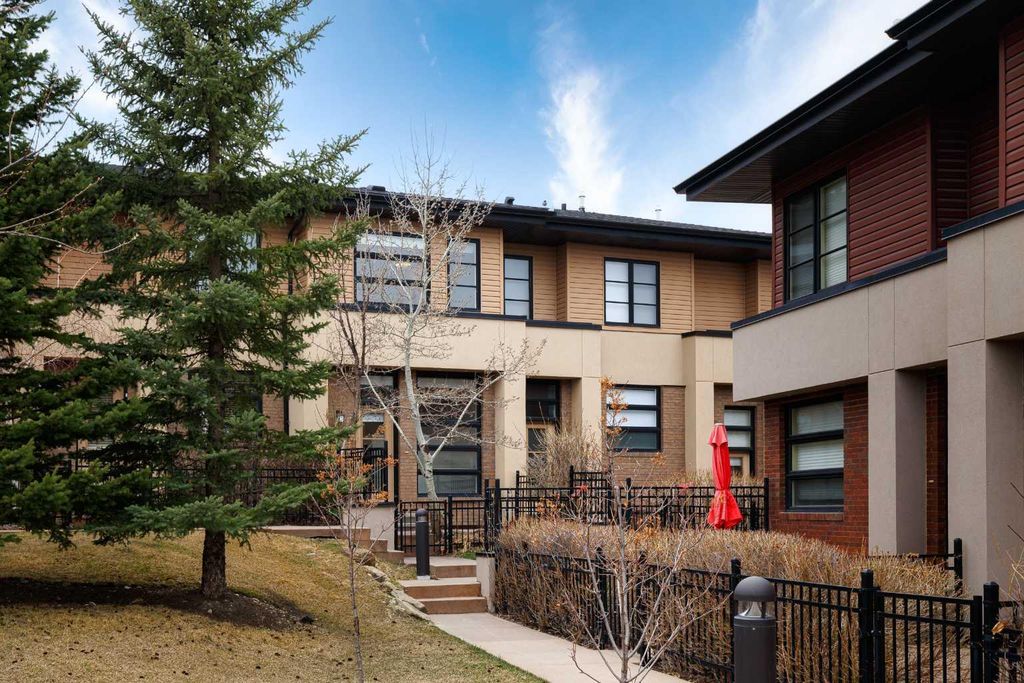Photo of 206 Aspen Hills Villas SW, Calgary, AB T3H 0H8 (MLS # A2314817)