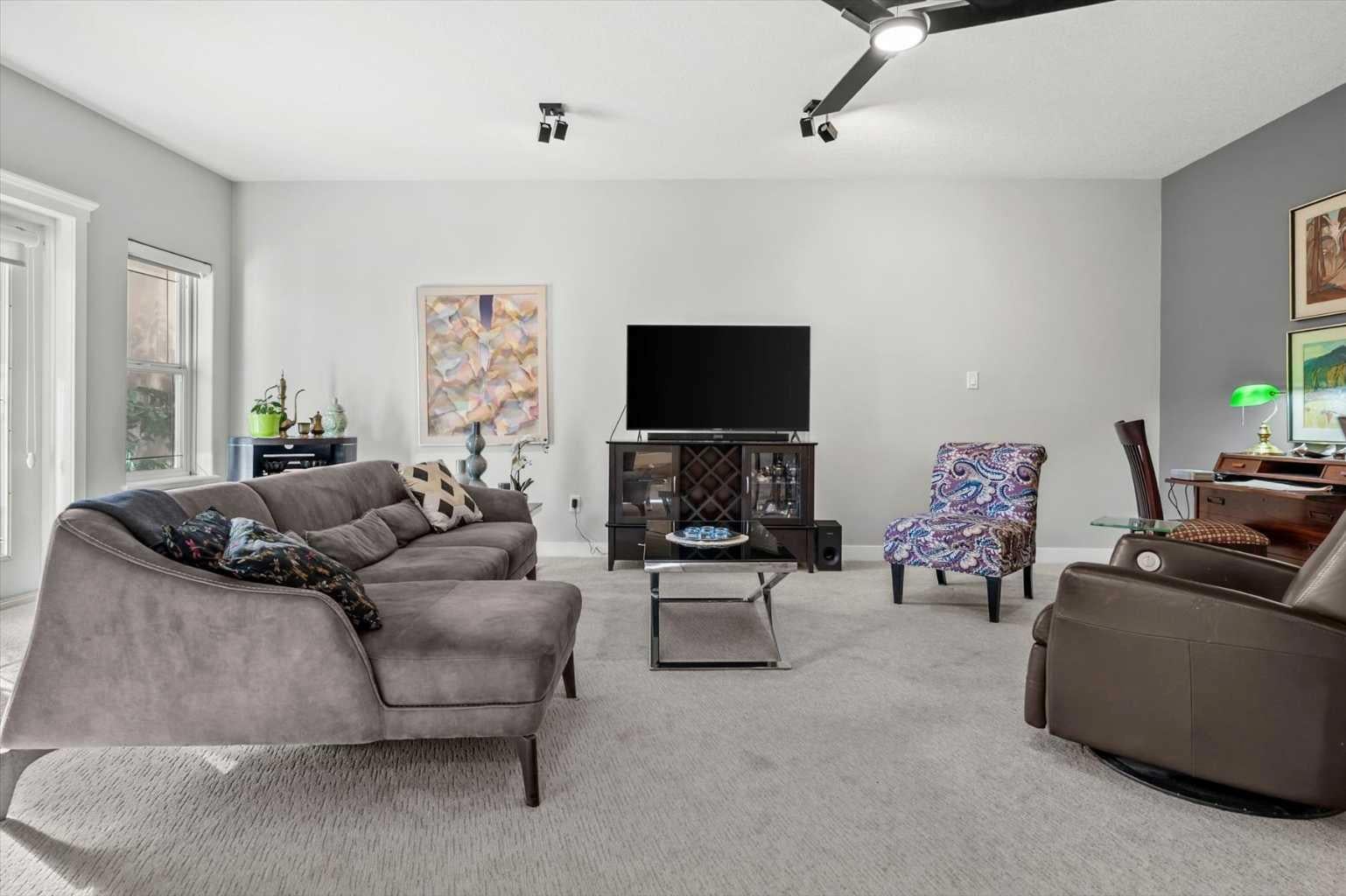 20 Discovery Ridge Close SW 424