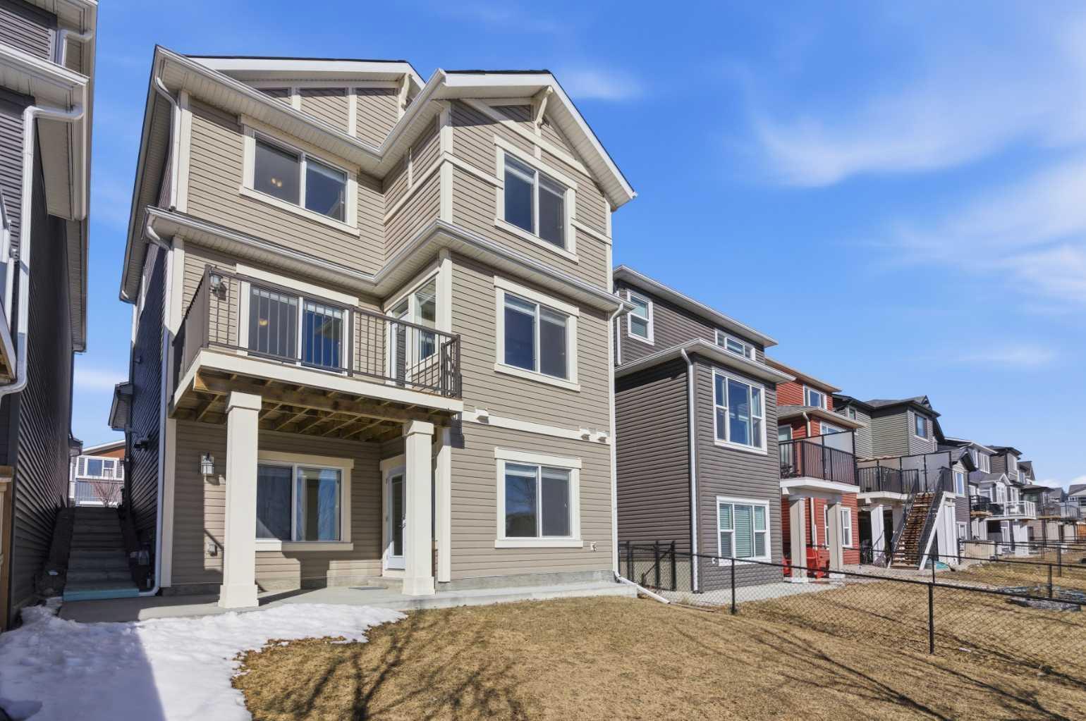 1456 Livingston Way NE