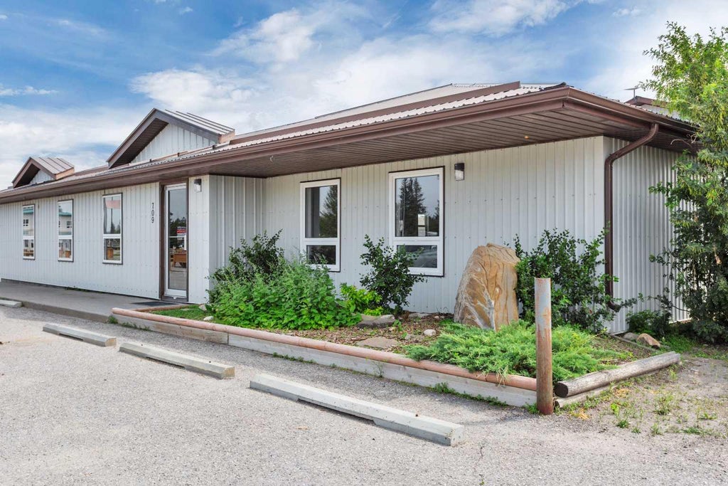 Photo of 709 Main Avenue W, Sundre, AB T0M 1X0 (MLS # A2337583)