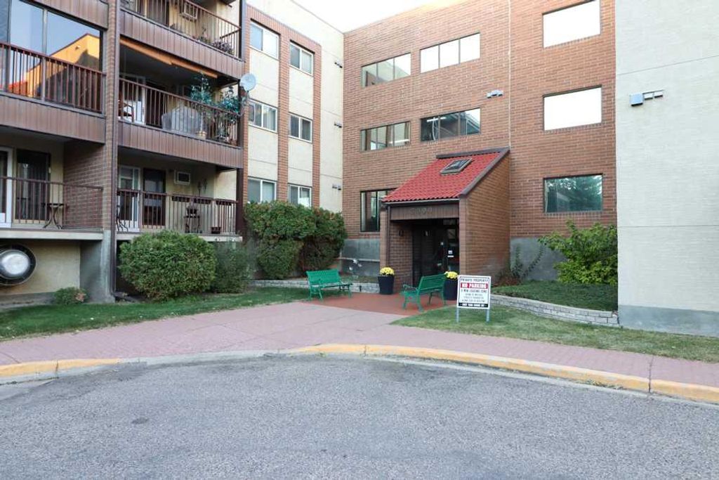 Photo of 3090 15 Avenue SE #202, Medicine Hat, AB T1B 3Z3 (MLS # A2305154)