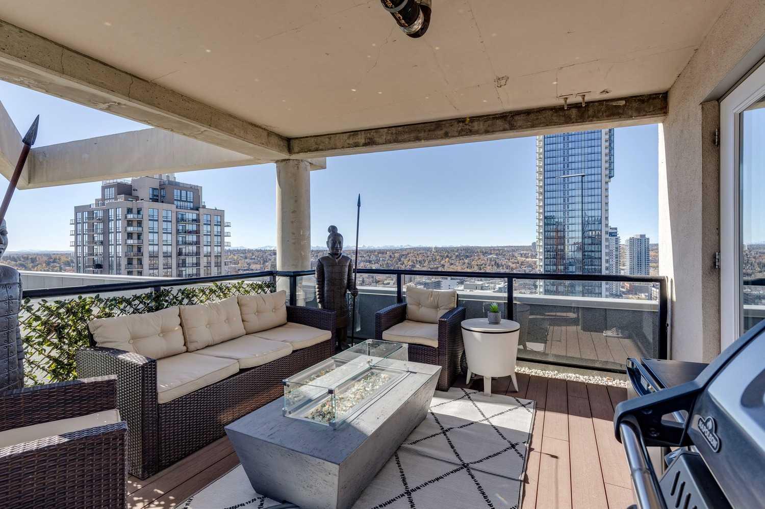 1053 10 Street SW 2211