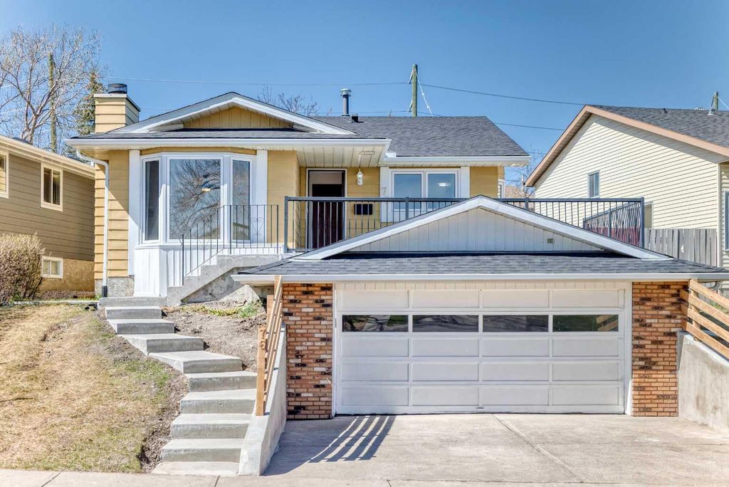 Photo of 76 Berkshire Court NW, Calgary, AB T3K 1Z5 (MLS # A2307699)