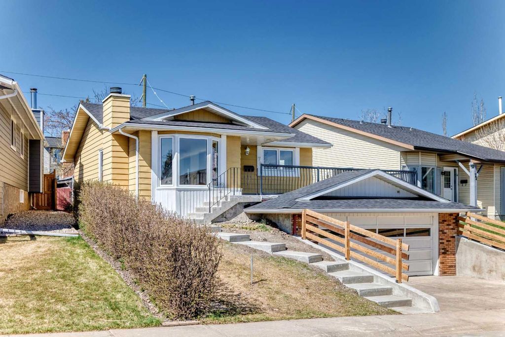 Photo of 76 Berkshire Court NW, Calgary, AB T3K 1Z5 (MLS # A2307699)