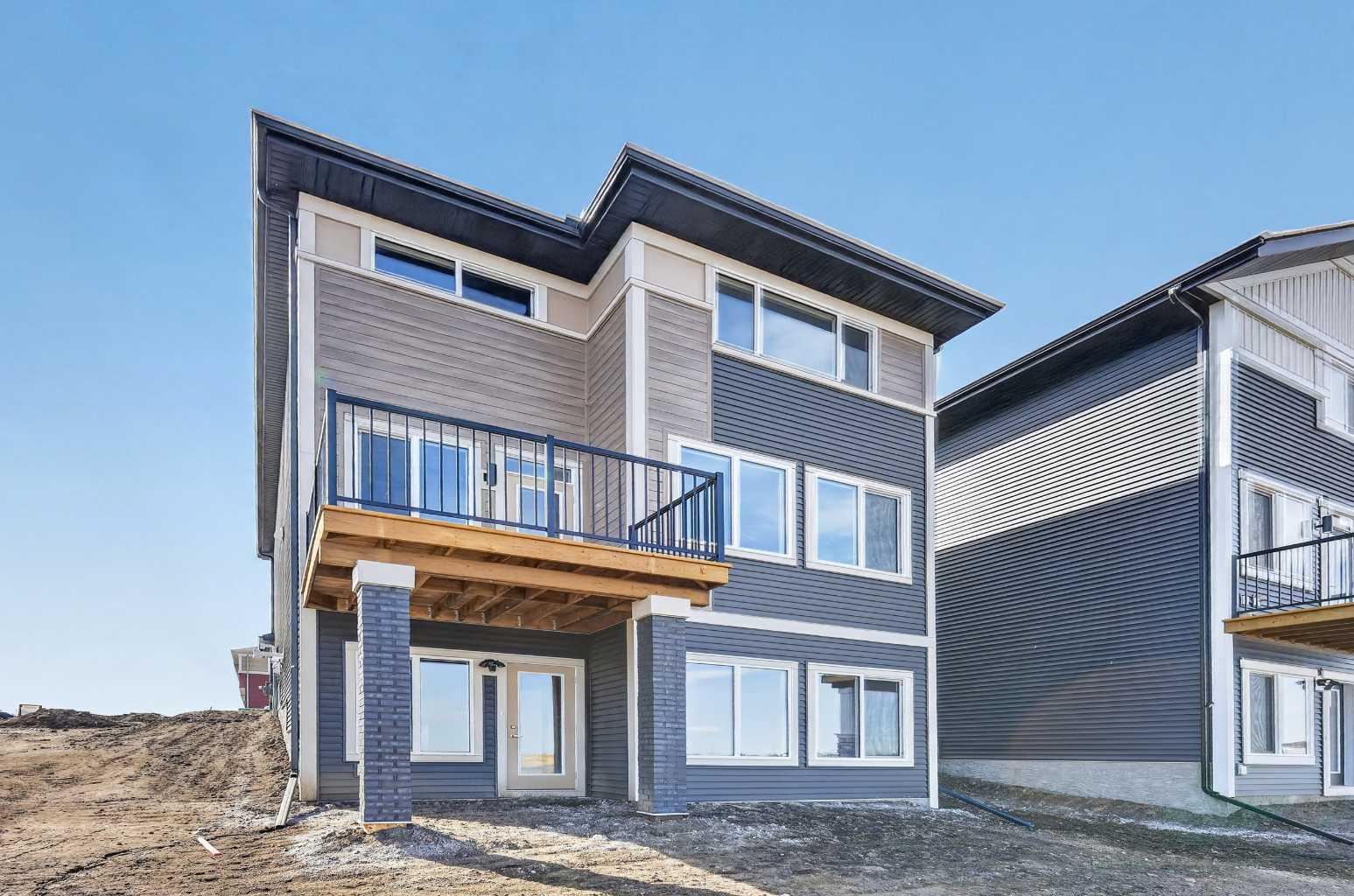 211 Corner Glen Crescent NE