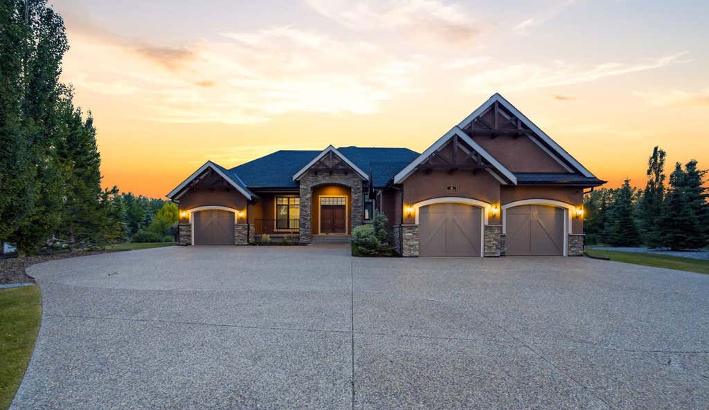 Photo of 16 Wycliffe Mews, Rural Rocky View County, AB T3J 0C9 (MLS # A2323924)