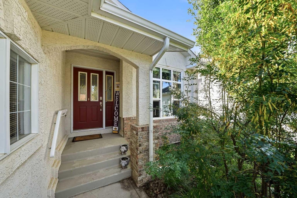 Photo of 8 Drever Close, Red Deer, AB T4R 2N6 (MLS # A2350941)