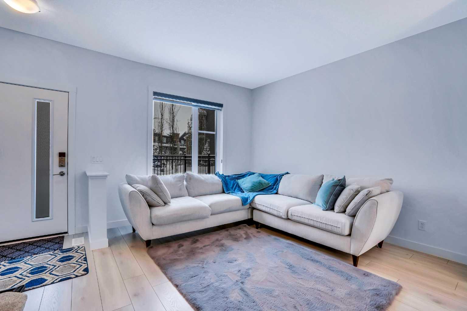 160 Livingston Common NE