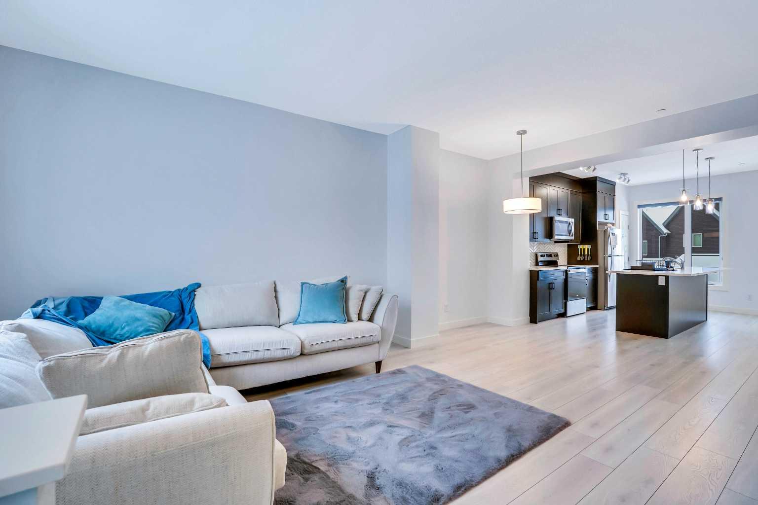 160 Livingston Common NE