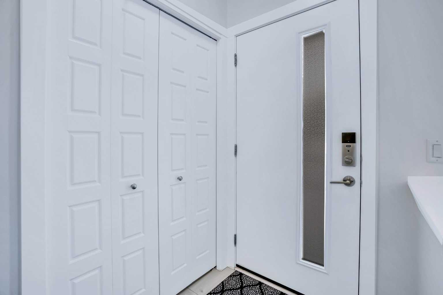 160 Livingston Common NE