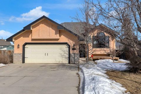 108 West Terrace Bay Cochrane AB T4C 1R7