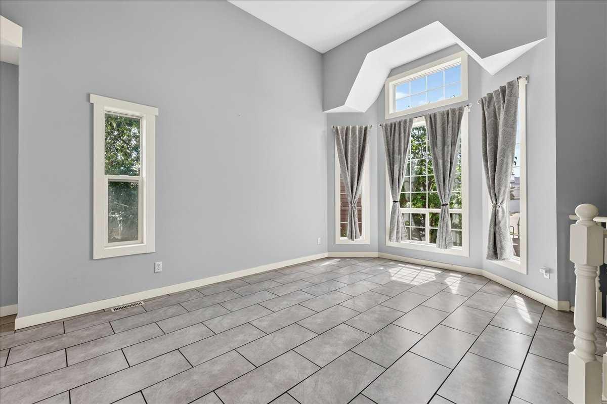 254 Douglas Glen Heath SE