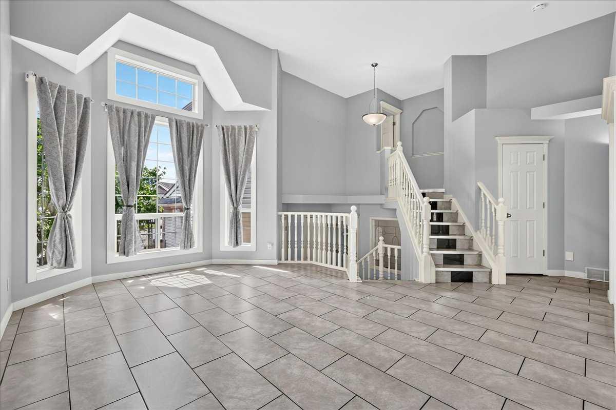 254 Douglas Glen Heath SE