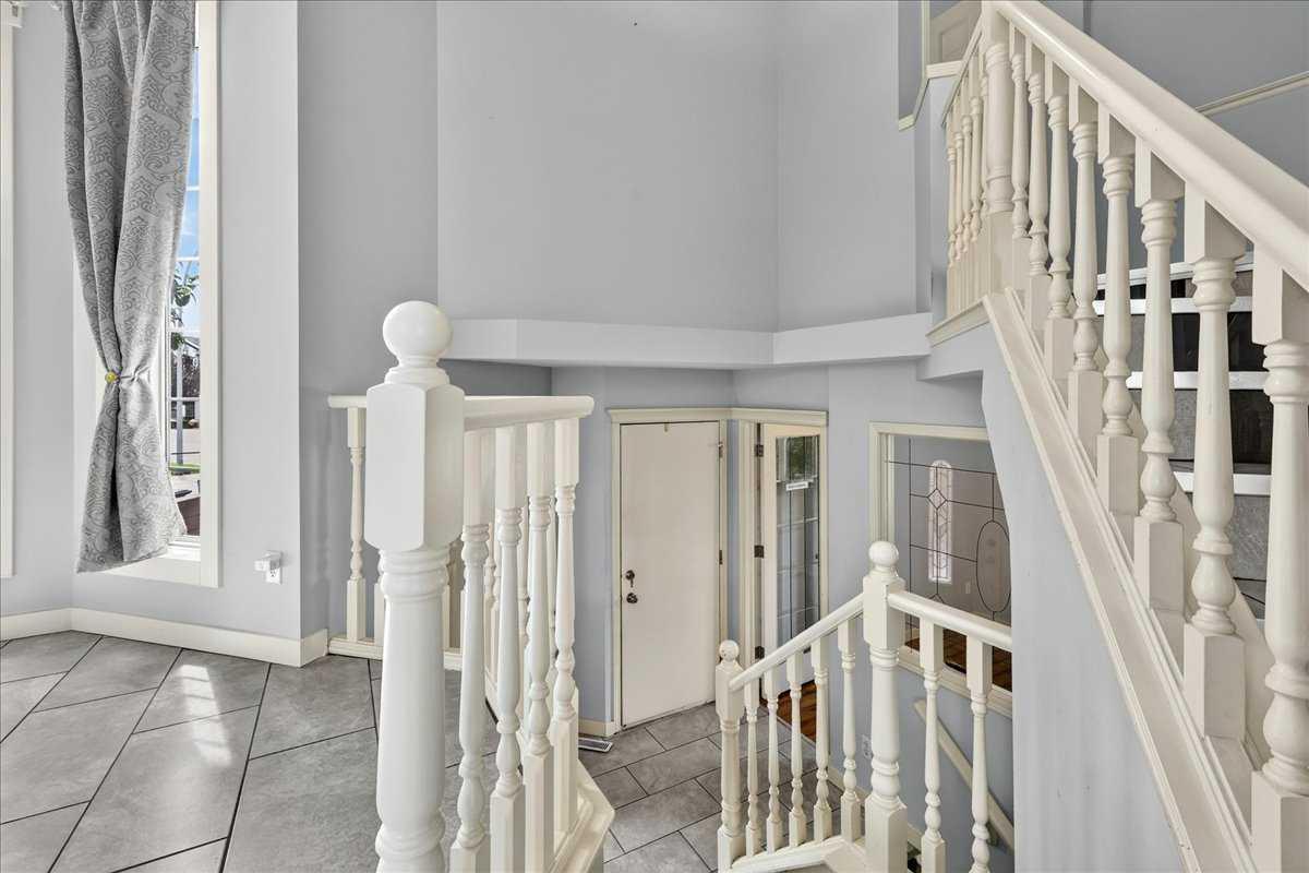 254 Douglas Glen Heath SE