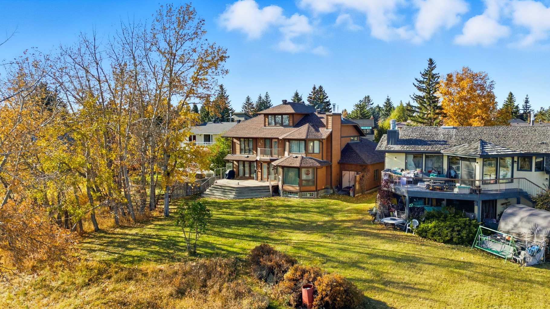 32 Woodgrove Crescent SW