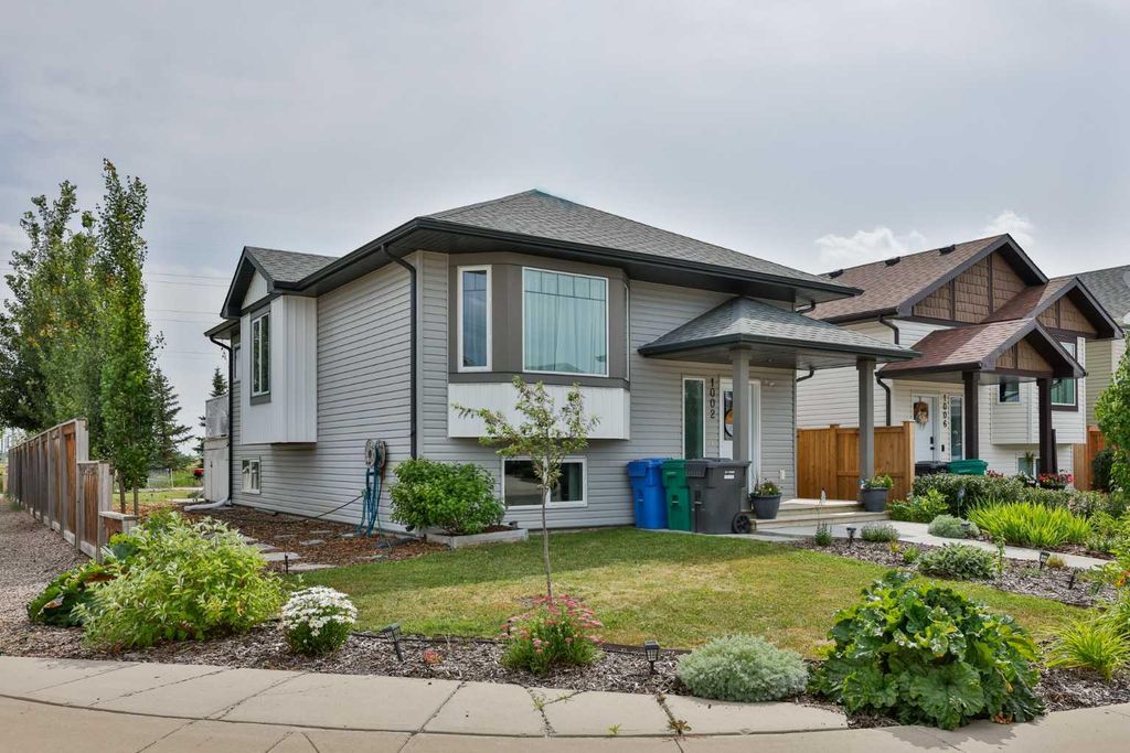Photo of 1002 Alice Birch Point N, Lethbridge, AB T1H 7B9 (MLS # A2330706)
