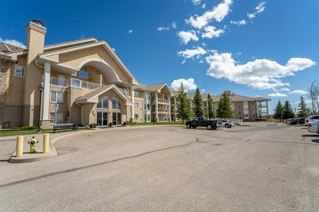 Photo of 728 Country Hills Road NW #136, Calgary, AB T3K 5K8 (MLS # A2310256)