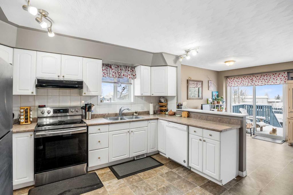 Photo of 31 Ross Place, Crossfield, AB T0M 0S0 (MLS # A2292693)