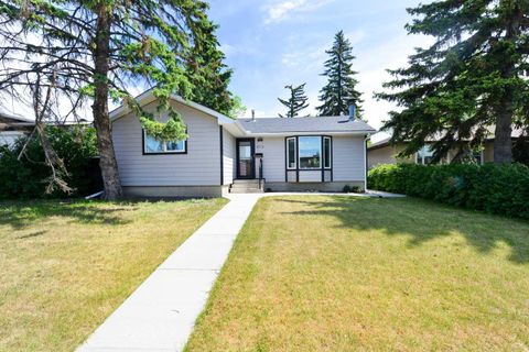 5712 Layzell Road SW Calgary AB T3E 5G9
